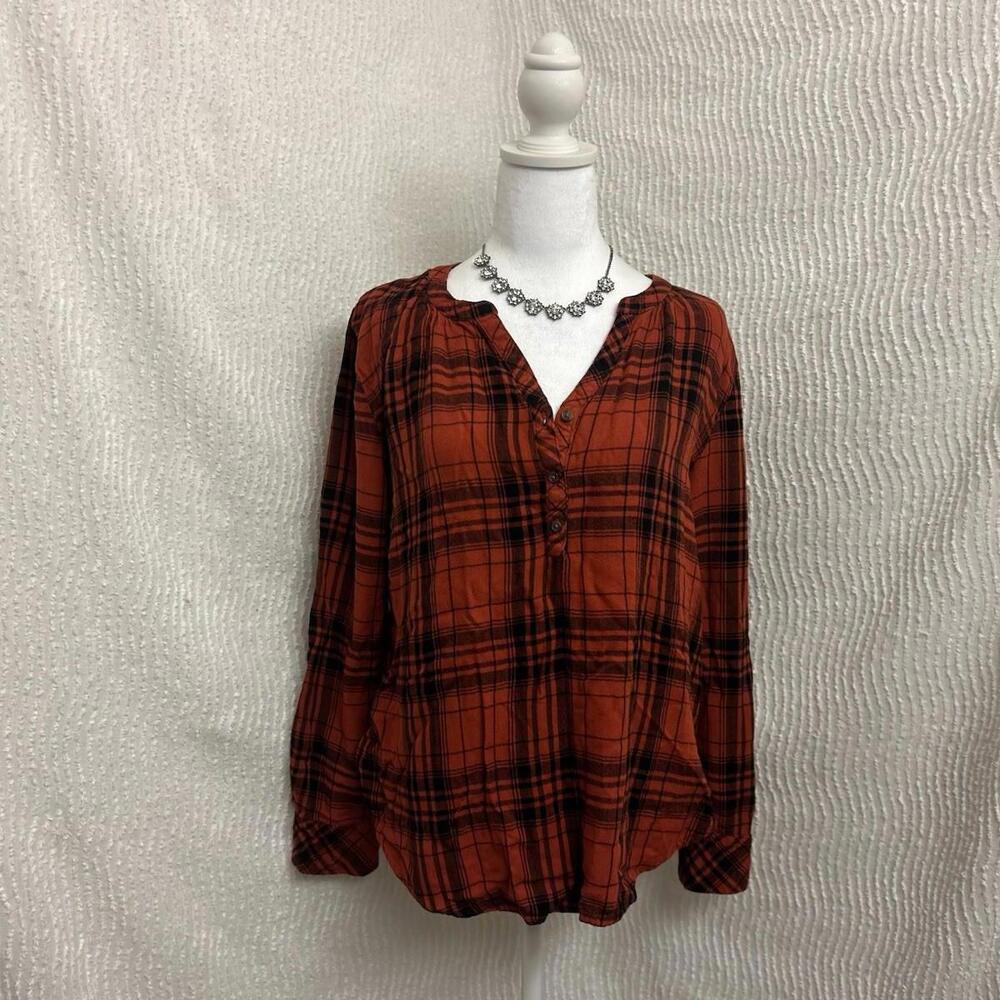 Universal Thread Red Black Flannel Shirt Size Medium Plaid Button Up Soft Fall